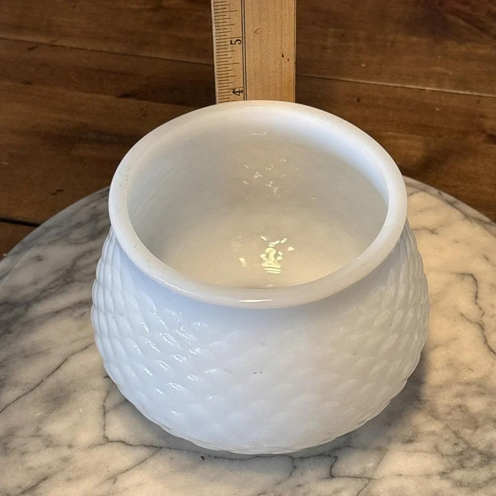 VTG MCM E. O. Brody Glass Company Cleveland Ohio Milk Glass Scallop Planter Vase